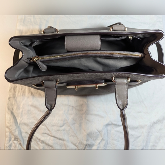 Coach Swagger - Picture 4 of 16